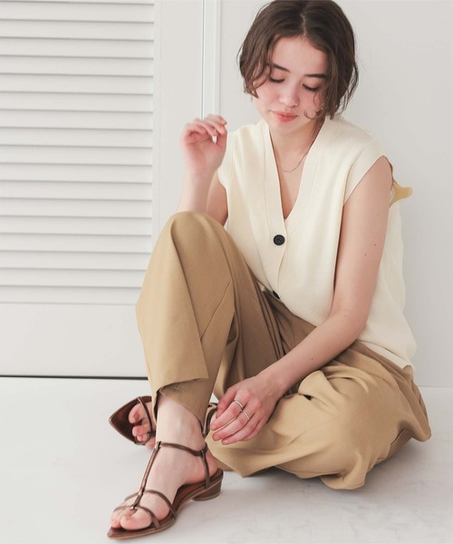 titivate（ティティベイト）の「ベーシックフロント釦ニットベスト（ベスト・レディース・オフホワイト/ライトイエロー/レッド/グレー/グレイッシュベージュ/ブラック・S/L/M）」の2枚目の写真