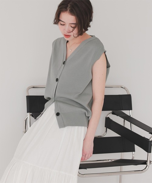titivate（ティティベイト）の「ベーシックフロント釦ニットベスト（ベスト・レディース・オフホワイト/ライトイエロー/レッド/グレー/グレイッシュベージュ/ブラック・S/L/M）」の21枚目の写真