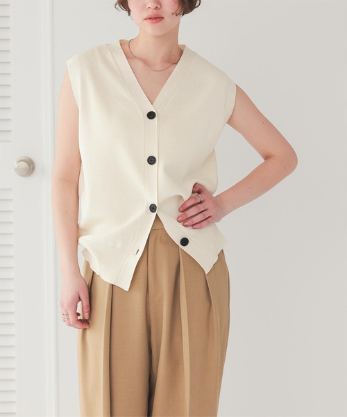 titivate（ティティベイト）の「ベーシックフロント釦ニットベスト（ベスト・レディース・オフホワイト/ライトイエロー/レッド/グレー/グレイッシュベージュ/ブラック・S/L/M）」の11枚目の写真