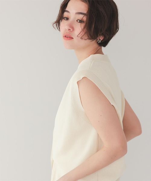 titivate（ティティベイト）の「ベーシックフロント釦ニットベスト（ベスト・レディース・オフホワイト/ライトイエロー/レッド/グレー/グレイッシュベージュ/ブラック・S/L/M）」の12枚目の写真