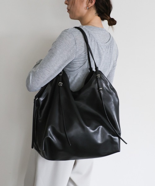 select MOCA(セレクトモカ)の「バックルハンドルビッグバッグ(トートバッグ・レディース・グレイッシュベージュ/ブラック・FREE)」の1枚目の写真