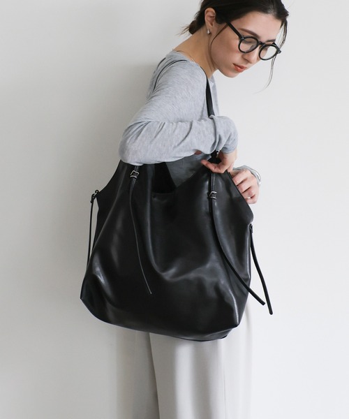 select MOCA(セレクトモカ)の「バックルハンドルビッグバッグ(トートバッグ・レディース・グレイッシュベージュ/ブラック・FREE)」の11枚目の写真