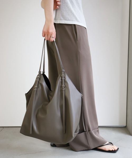 select MOCA(セレクトモカ)の「バックルハンドルビッグバッグ(トートバッグ・レディース・グレイッシュベージュ/ブラック・FREE)」の3枚目の写真