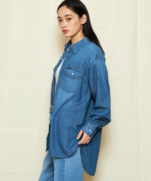 Lee（リー）の「Lee/リー ルーズデニムワークシャツ DUNGAREES 日よけにも◎（シャツ/ブラウス・レディース・ライトインディゴブルー/ブルー・MEDIUM）」の4枚目の写真