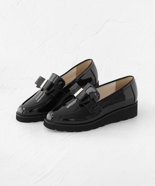 TOCCA(トッカ)の「NOBLE RIBBON LOAFER SHOES ローファー(パンプス・レディース・ブラック系/ブラック系5/シルバー系・35/37/39/38/36)」の6枚目の写真