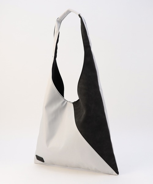 HIDEAWAYS NICOLE(ハイダウェイニコル)の「トライアングルショルダーバッグ(ショルダーバッグ・メンズ・マルチ/ネイビー/ブラック・FREE)」の3枚目の写真