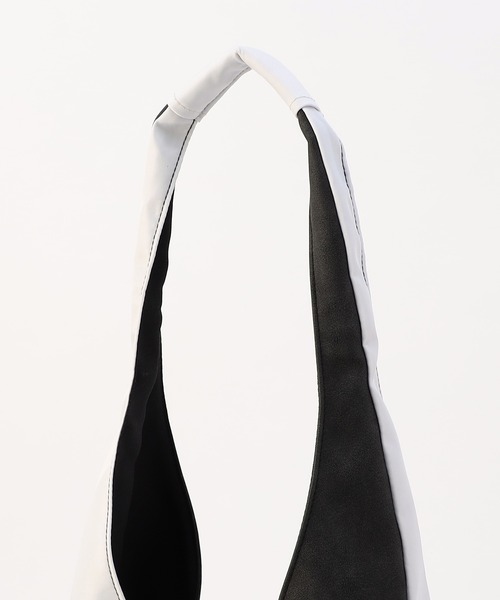 HIDEAWAYS NICOLE(ハイダウェイニコル)の「トライアングルショルダーバッグ(ショルダーバッグ・メンズ・マルチ/ネイビー/ブラック・FREE)」の6枚目の写真