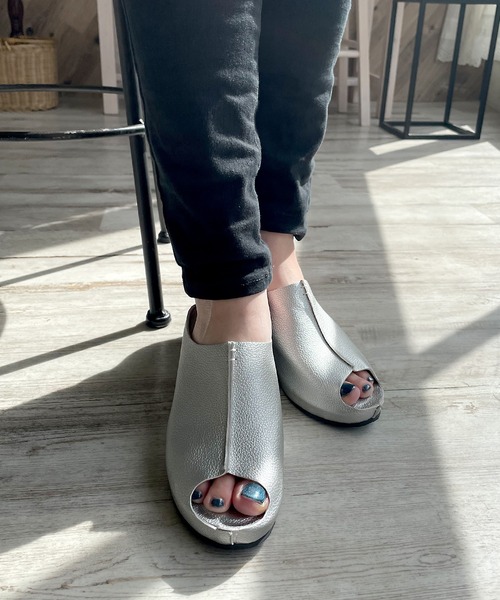 LUGG NAGG(ラグナグ)の「【addottona】【軽量】ウェッジサボ風ミュールサンダル(サンダル・レディース・シルバー/ブラック/ホワイト/ブロンズ/レオパード/ネイビー・LL/L/M/S)」の4枚目の写真