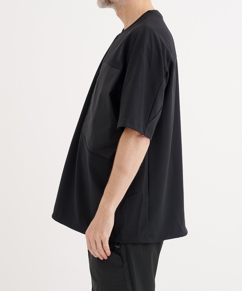 WHITE MOUNTAINEERING（ホワイトマウンテニアリング）の「【White Mountaineering / ホワイトマウンテニアリング】別注 STRETCHED HYBRID S/S TEE（Tシャツ/カットソー・メンズ・ブラック・1/2/3）」の6枚目の写真
