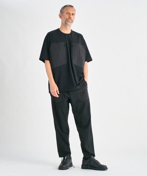 WHITE MOUNTAINEERING（ホワイトマウンテニアリング）の「【White Mountaineering / ホワイトマウンテニアリング】別注 STRETCHED HYBRID S/S TEE（Tシャツ/カットソー・メンズ・ブラック・1/2/3）」の2枚目の写真