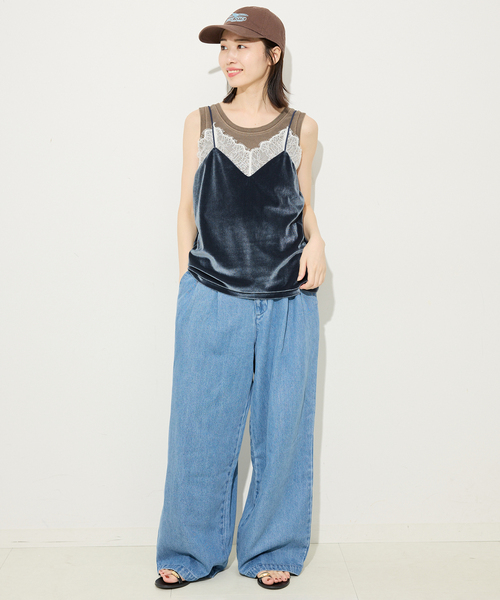 SLOBE IENA（スローブイエナ）の「《4サイズ展開/追加2》LEDENIM TUCK TROUSERデニム（デニムパンツ・レディース・ブルー・34/36/38/40）」の2枚目の写真