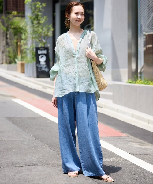 SLOBE IENA（スローブイエナ）の「《4サイズ展開/追加2》LEDENIM TUCK TROUSERデニム（デニムパンツ・レディース・ブルー・34/36/38/40）」の17枚目の写真