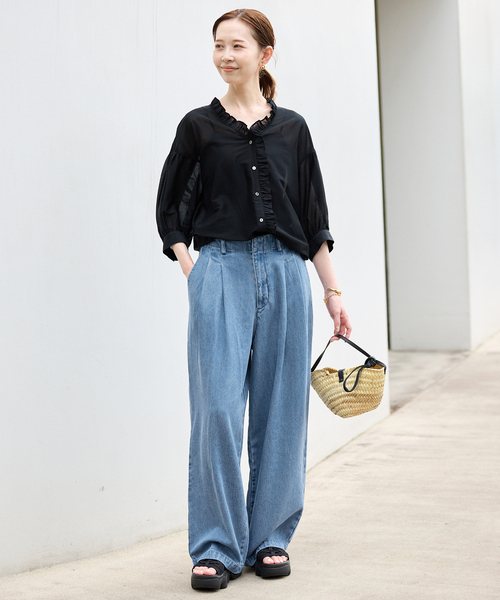 SLOBE IENA（スローブイエナ）の「《4サイズ展開/追加2》LEDENIM TUCK TROUSERデニム（デニムパンツ・レディース・ブルー・34/36/38/40）」の19枚目の写真