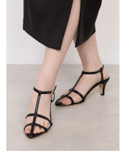 Realta（レアルタ）の「Realta(レアルタ)6cmヒールポインテッドトゥTストラップナローサンダル（サンダル・レディース・ブラック/ホワイト/シルバー・S/M/L/LL）」の2枚目の写真