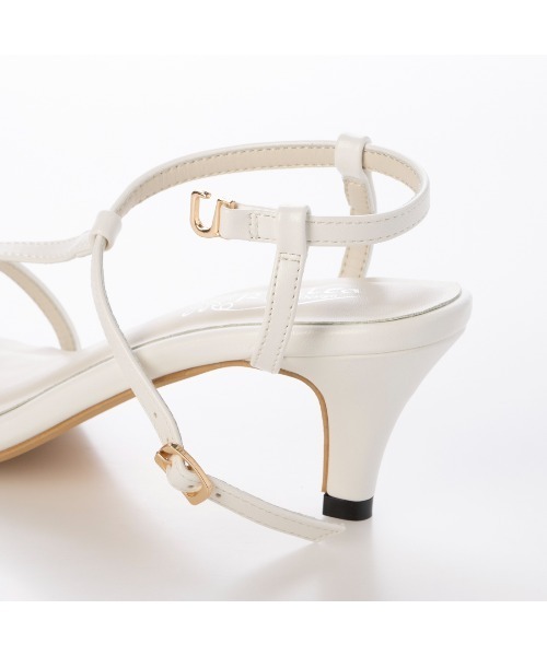 Realta（レアルタ）の「Realta(レアルタ)6cmヒールポインテッドトゥTストラップナローサンダル（サンダル・レディース・ブラック/ホワイト/シルバー・S/M/L/LL）」の19枚目の写真