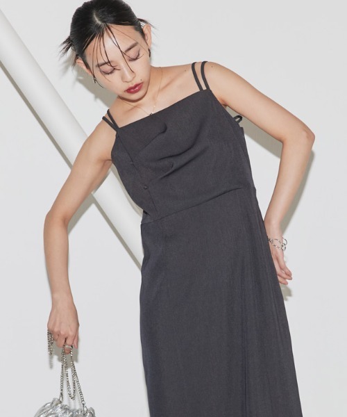 ECLAM(クラム)の「ドレープデザインキャミワンピース(ワンピース・レディース・ブラック/チャコール・S/M)」の16枚目の写真