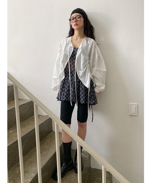 Didot.showroom（ディドット ショールーム）の「シャーリングウィンドブレーカーボレロ（ナイロンジャケット・レディース・アイボリー/ブラック・FREE）」の8枚目の写真