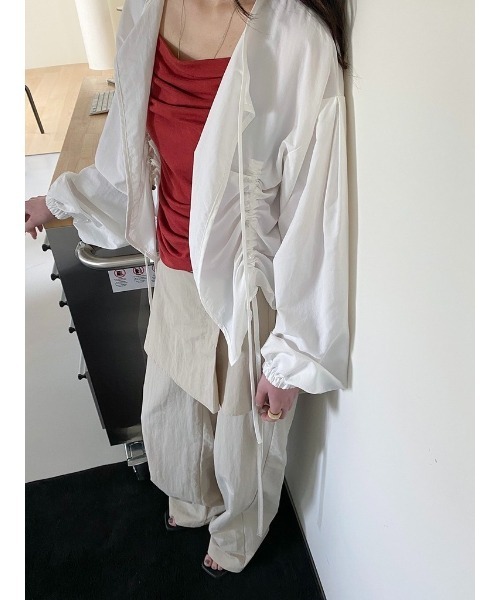 Didot.showroom（ディドット ショールーム）の「シャーリングウィンドブレーカーボレロ（ナイロンジャケット・レディース・アイボリー/ブラック・FREE）」の19枚目の写真