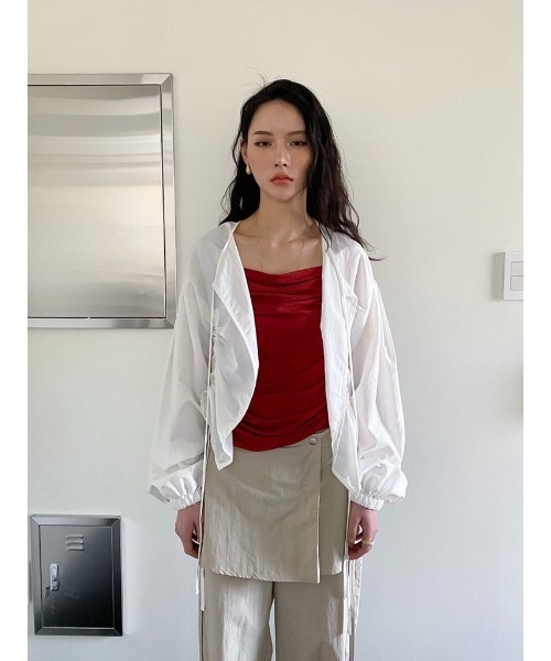 Didot.showroom（ディドット ショールーム）の「シャーリングウィンドブレーカーボレロ（ナイロンジャケット・レディース・アイボリー/ブラック・FREE）」の17枚目の写真
