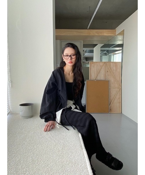 Didot.showroom（ディドット ショールーム）の「シャーリングウィンドブレーカーボレロ（ナイロンジャケット・レディース・アイボリー/ブラック・FREE）」の16枚目の写真
