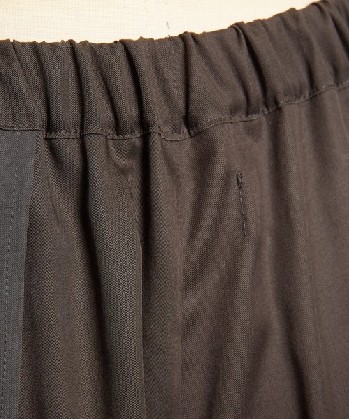 gomme（ゴム）の「エクセルツイル　プリーツパンツ（その他パンツ・レディース・ブラック/チャコールグレー・MEDIUM）」の19枚目の写真