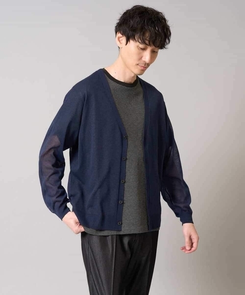a.v.v（アーヴェヴェ）の「【洗濯機で洗える】サマーシアーニットカーディガン（カーディガン/ボレロ・メンズ・ブラック/ネイビー・46/48）」の13枚目の写真