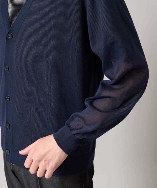 a.v.v（アーヴェヴェ）の「【洗濯機で洗える】サマーシアーニットカーディガン（カーディガン/ボレロ・メンズ・ブラック/ネイビー・46/48）」の19枚目の写真