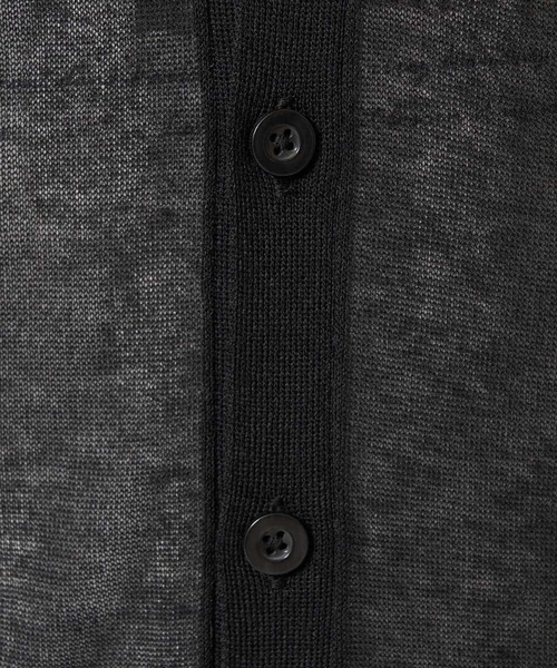 a.v.v（アーヴェヴェ）の「【洗濯機で洗える】サマーシアーニットカーディガン（カーディガン/ボレロ・メンズ・ブラック/ネイビー・46/48）」の22枚目の写真