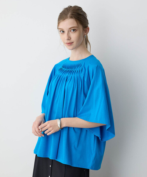 LE SOUK HOLIDAY(ルスークホリデー)の「【接触冷感】EASY ELEGANCEタックデザインプルオーバー(Tシャツ/カットソー・レディース・オフホワイト/ブルー/ブラック・M/L)」の4枚目の写真