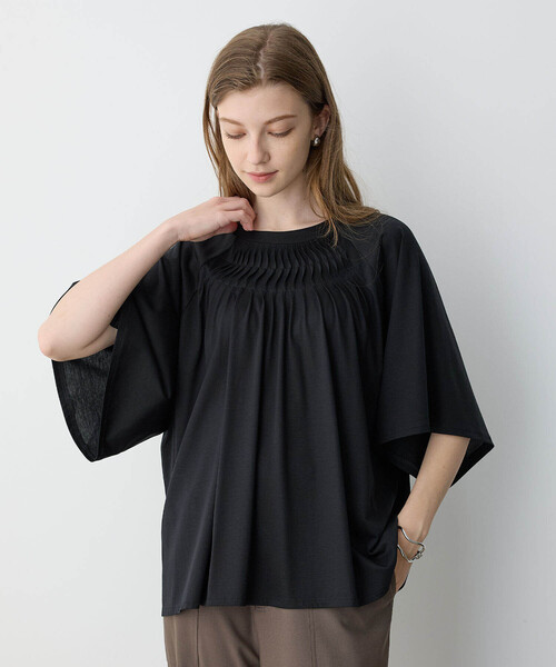 LE SOUK HOLIDAY(ルスークホリデー)の「【接触冷感】EASY ELEGANCEタックデザインプルオーバー(Tシャツ/カットソー・レディース・オフホワイト/ブルー/ブラック・M/L)」の9枚目の写真
