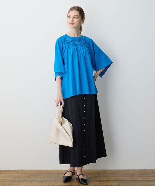 LE SOUK HOLIDAY(ルスークホリデー)の「【接触冷感】EASY ELEGANCEタックデザインプルオーバー(Tシャツ/カットソー・レディース・オフホワイト/ブルー/ブラック・M/L)」の18枚目の写真