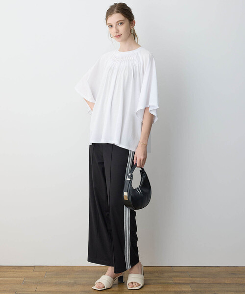 LE SOUK HOLIDAY(ルスークホリデー)の「【接触冷感】EASY ELEGANCEタックデザインプルオーバー(Tシャツ/カットソー・レディース・オフホワイト/ブルー/ブラック・M/L)」の19枚目の写真
