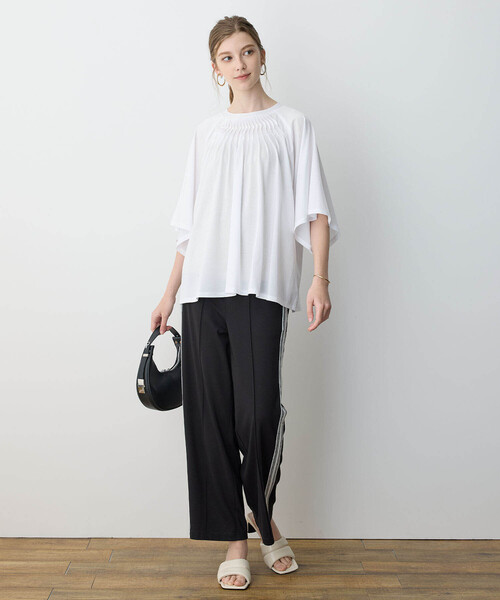 LE SOUK HOLIDAY(ルスークホリデー)の「【接触冷感】EASY ELEGANCEタックデザインプルオーバー(Tシャツ/カットソー・レディース・オフホワイト/ブルー/ブラック・M/L)」の20枚目の写真