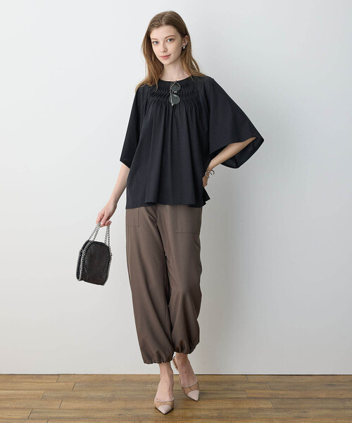 LE SOUK HOLIDAY(ルスークホリデー)の「【接触冷感】EASY ELEGANCEタックデザインプルオーバー(Tシャツ/カットソー・レディース・オフホワイト/ブルー/ブラック・M/L)」の21枚目の写真