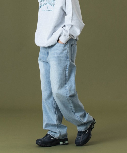 XLARGE(エクストララージ)の「OLD ENGLISH DENIM PANTS(デニムパンツ・メンズ・ブラック/ライトインディゴブルー・30inch/32inch/34inch/36inch)」の2枚目の写真