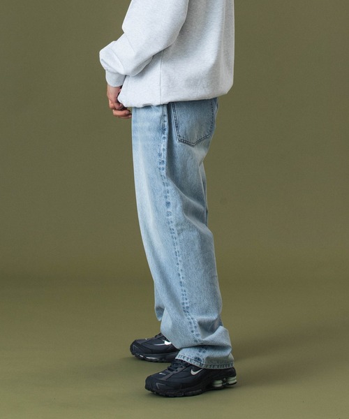 XLARGE(エクストララージ)の「OLD ENGLISH DENIM PANTS(デニムパンツ・メンズ・ブラック/ライトインディゴブルー・30inch/32inch/34inch/36inch)」の3枚目の写真