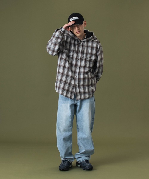 XLARGE(エクストララージ)の「OLD ENGLISH DENIM PANTS(デニムパンツ・メンズ・ブラック/ライトインディゴブルー・30inch/32inch/34inch/36inch)」の7枚目の写真