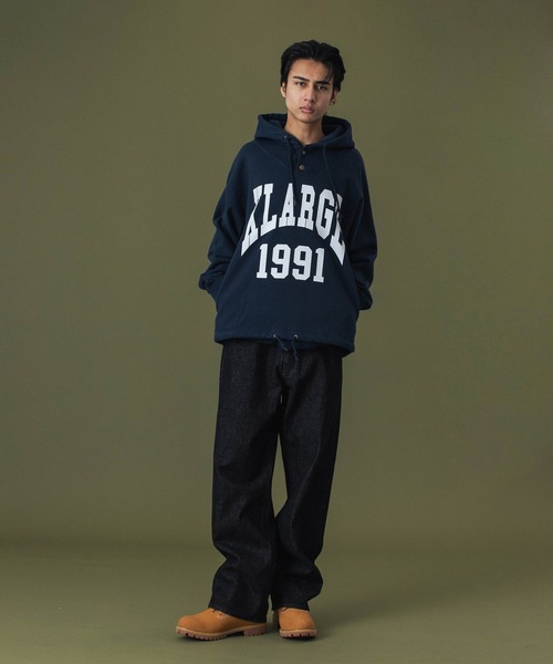 XLARGE(エクストララージ)の「OLD ENGLISH DENIM PANTS(デニムパンツ・メンズ・ブラック/ライトインディゴブルー・30inch/32inch/34inch/36inch)」の11枚目の写真