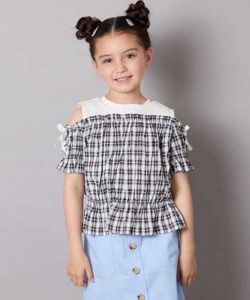 a.v.v（アーヴェヴェ）の「[100-160]【セットアップも出来る】袖レースアップオフショルブラウス（シャツ/ブラウス・キッズ・ブラック/ブルー・110/100/160/120/130/150/140）」の2枚目の写真