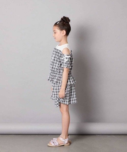 a.v.v（アーヴェヴェ）の「[100-160]【セットアップも出来る】袖レースアップオフショルブラウス（シャツ/ブラウス・キッズ・ブラック/ブルー・110/100/160/120/130/150/140）」の18枚目の写真