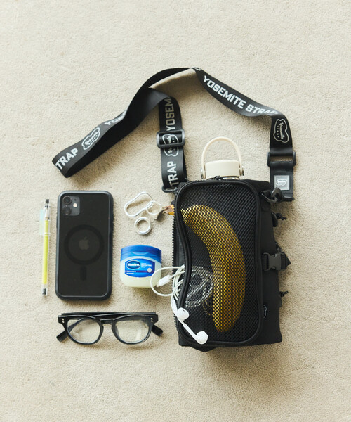 FREAK'S STORE(フリークスストア)の「YOSEMITE STRAP/ヨセミテストラップ BOTTLE ROLL 3WAY SHOULDER(ショルダーバッグ・メンズ・ブラック/チャコールグレー・ONE SIZE)」の7枚目の写真