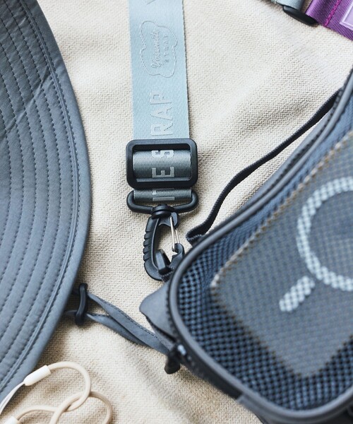 FREAK'S STORE（フリークスストア）の「YOSEMITE STRAP/ヨセミテストラップ BOTTLE ROLL 3WAY SHOULDER（ショルダーバッグ・メンズ・ブラック/チャコールグレー・ONE SIZE）」の20枚目の写真