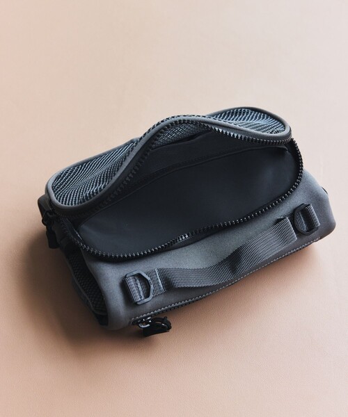 FREAK'S STORE（フリークスストア）の「YOSEMITE STRAP/ヨセミテストラップ BOTTLE ROLL 3WAY SHOULDER（ショルダーバッグ・メンズ・ブラック/チャコールグレー・ONE SIZE）」の14枚目の写真