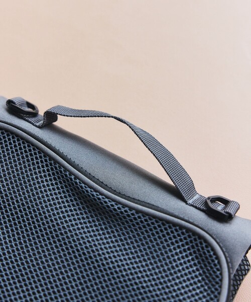 FREAK'S STORE（フリークスストア）の「YOSEMITE STRAP/ヨセミテストラップ BOTTLE ROLL 3WAY SHOULDER（ショルダーバッグ・メンズ・ブラック/チャコールグレー・ONE SIZE）」の15枚目の写真