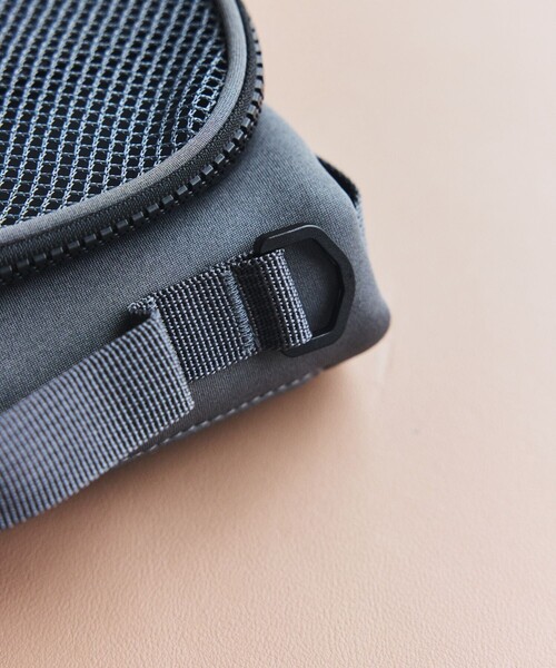 FREAK'S STORE（フリークスストア）の「YOSEMITE STRAP/ヨセミテストラップ BOTTLE ROLL 3WAY SHOULDER（ショルダーバッグ・メンズ・ブラック/チャコールグレー・ONE SIZE）」の16枚目の写真