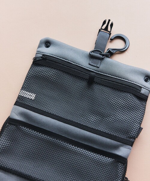 FREAK'S STORE（フリークスストア）の「YOSEMITE STRAP/ヨセミテストラップ BOTTLE ROLL 3WAY SHOULDER（ショルダーバッグ・メンズ・ブラック/チャコールグレー・ONE SIZE）」の19枚目の写真