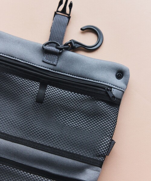 FREAK'S STORE（フリークスストア）の「YOSEMITE STRAP/ヨセミテストラップ BOTTLE ROLL 3WAY SHOULDER（ショルダーバッグ・メンズ・ブラック/チャコールグレー・ONE SIZE）」の8枚目の写真