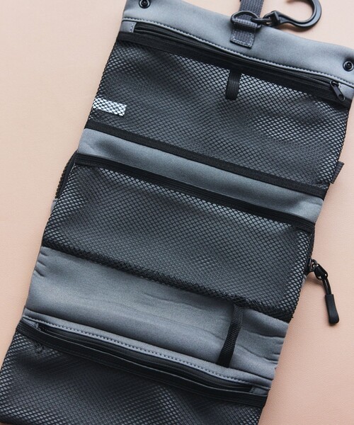 FREAK'S STORE（フリークスストア）の「YOSEMITE STRAP/ヨセミテストラップ BOTTLE ROLL 3WAY SHOULDER（ショルダーバッグ・メンズ・ブラック/チャコールグレー・ONE SIZE）」の9枚目の写真