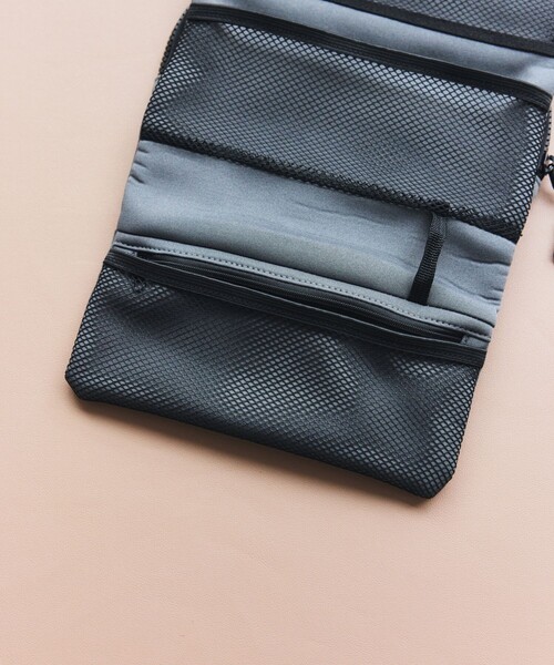 FREAK'S STORE（フリークスストア）の「YOSEMITE STRAP/ヨセミテストラップ BOTTLE ROLL 3WAY SHOULDER（ショルダーバッグ・メンズ・ブラック/チャコールグレー・ONE SIZE）」の10枚目の写真