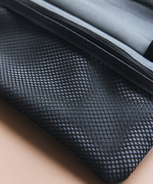 FREAK'S STORE（フリークスストア）の「YOSEMITE STRAP/ヨセミテストラップ BOTTLE ROLL 3WAY SHOULDER（ショルダーバッグ・メンズ・ブラック/チャコールグレー・ONE SIZE）」の11枚目の写真